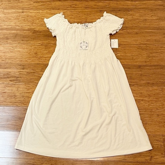 NWT! Brand New White Off The Shoulder Stretchy Dress. Poof New York. Size Large - Picture 2 of 9